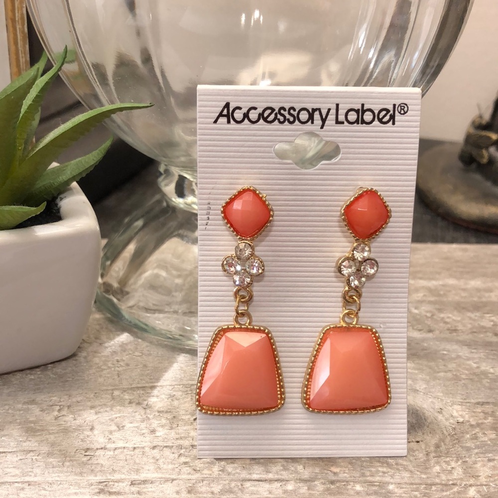 NWOT Beautiful Coral, Crystals & Gold Tone Pierced Earrings!
